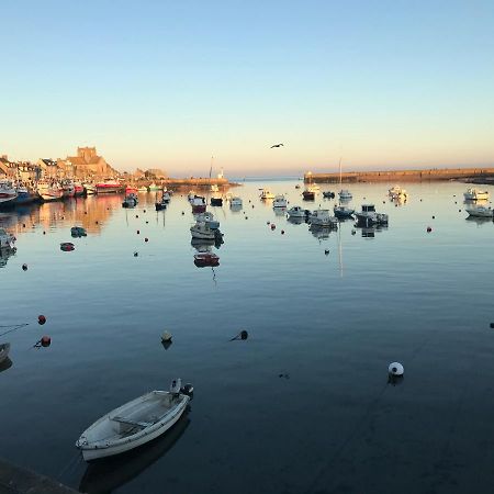 Entre Terre Et Mer Réville Exteriör bild